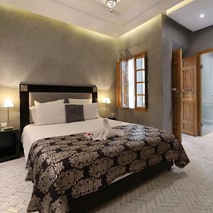 Zimmer mit Kingsize-Bett